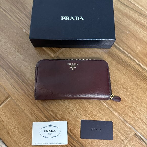 Prada Saffiano Women' Metal Granato Burgundy Leather zip Long Wallet-Great Shape - Picture 1 of 10